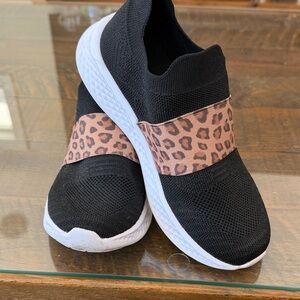 Cushionaire Stylish Black and Leopard Print Women's Slip-On Sneakers